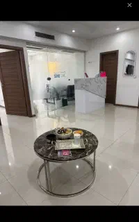 همکاری و منشی خانم نیازمندیم مطب پوست مو
