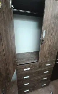 جالباسی و جاکفشی