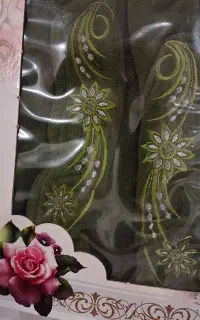 حوله تن پوش.   حمام