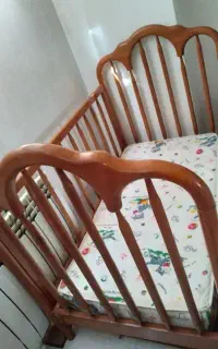 تخت کودک چوبی کشودار و تشک۷۰۰۰۰۰۰وجارو شارژی۷۰۰۰۰۰