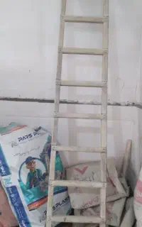 نردبان چوبی