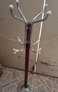 چوب‌لباسی بچگانه کارکرده اما در حد نو