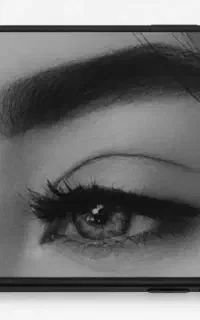 چشمات رو روی قاب گوشیت داشته باش