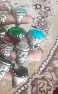 انگشتر نگین دار