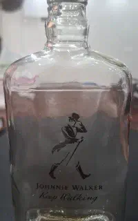 شیشه ی نوشیدنی