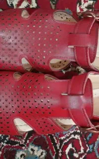 کفش تابستونی رنگ زرشکی