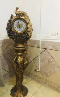 ساعت کنار سالنی