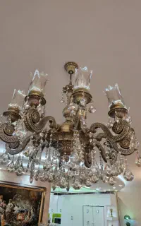 لوستر و کنار سالن
