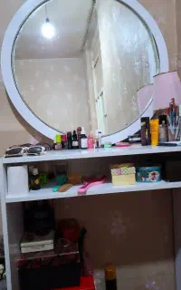 آینه و میز آرایشی