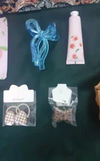 تعدادی لوازم آرایشی بصورت یکجا و جزیی