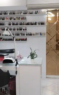 ناخن کار حرفه ای