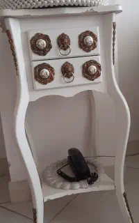 میز تلفن سفید