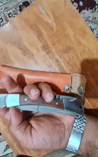 چاقو و انگشتر و اسکناس