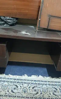 میز کار و کامپیوتر