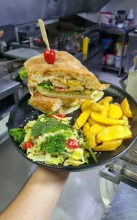 سرآشپز و راه اندازی کافه و فست فود