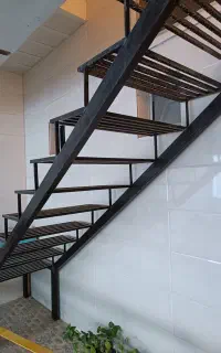 پله ، آهنی