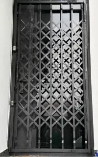 درب اکاردئونی/حفاظ اهنی