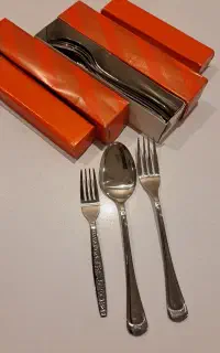 قاشق و چنگال به همراه چنگال کوچک