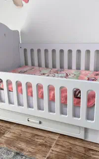 تخت کودک به همراه تشک