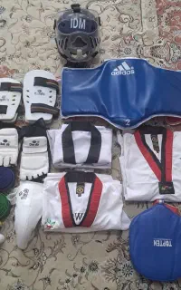 لباس و تجهیزات تکواندو