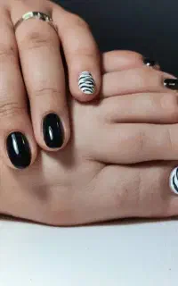 اموزش و کاشت ناخن و تمامی خدمات های زیبای دیگه