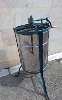 استراکتور عسل گیر