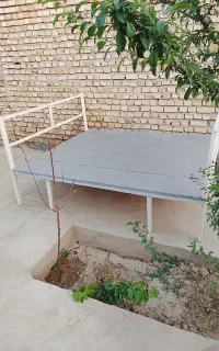 تخت فلزی راحتی