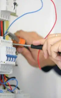 خدمات برق (برق کشی ساختمان)