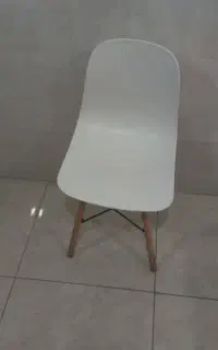 صندلی فایبرگلاس سفید