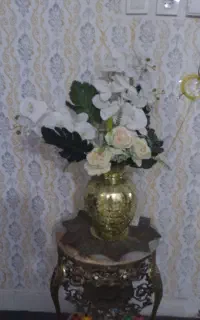 گل وگلدان