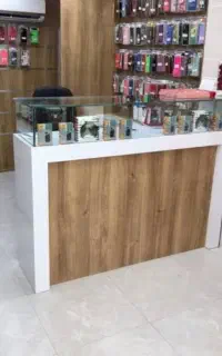 ویترین موبایل فروشی و لوازم جانبی