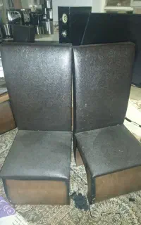 میز ناهارخوری 4نفر صندلی سالم هست