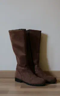 یک جفت بوت جیر زنانه