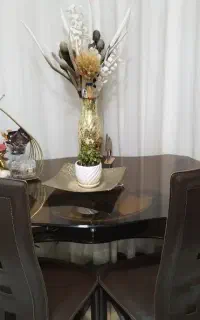 میز ناهار خوری و درخت بار