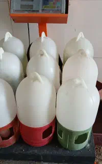 تعدادی وسایل پرنده ودوتاتابلواهنی فروشی
