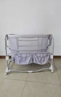 تخت کنار مادر ماستلا