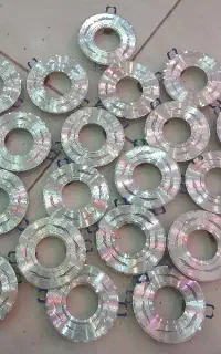 تعدادی قاب هالورژن سالم فلزی براق