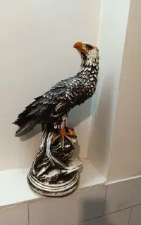 مجسمه عقاب