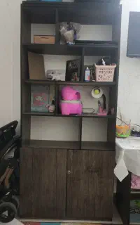 کتابخانه ومیز کامپیوتر