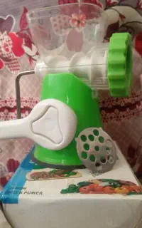 دستگاه چرخ گوشت دستی (مینی یا مسافرتی)
