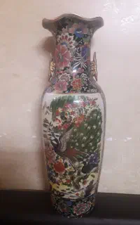 گلدان کنار سالنی