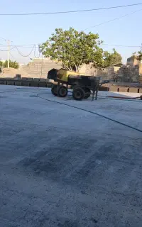 کارگر جهت کار در کارگاه بلوک زنی