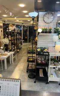 فروشنده خانم