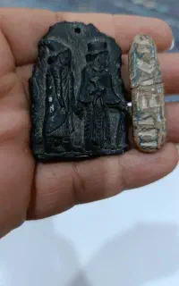 دو تیکه سنگ