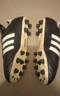 کفش فوتبال چمنی