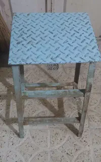چهارپایه اهنی