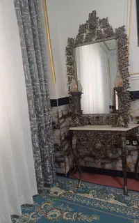 آینه وشمعدان فلزی