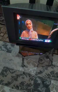 تلویزیون ۲۱ سونی سالم سالم  با کنترل ایسین