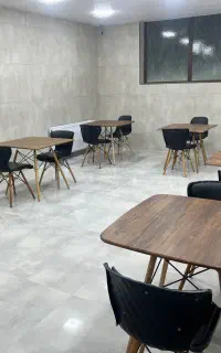 میز چوبی شیک (مربعی)