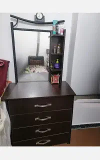 اینه دراور  با اسکلت آهنی، بسیار محکم و کاملا سالم